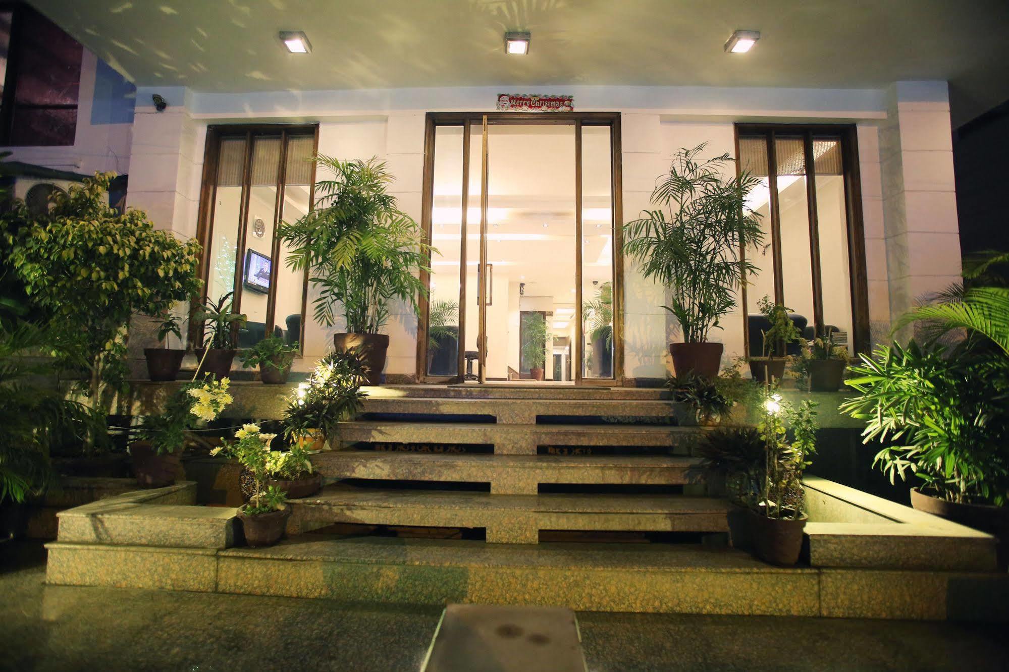 Hotel City Premier Gurgaon Exterior photo